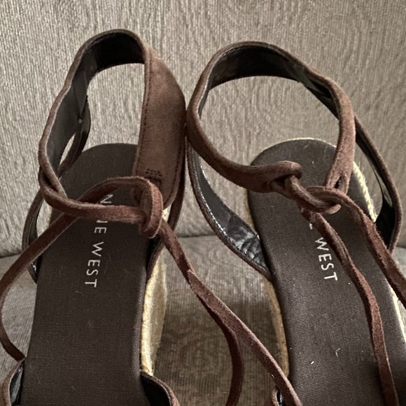 NINE WEST chocolate brown wedge sandal, 8 1/2 - Picture 3 of 5
